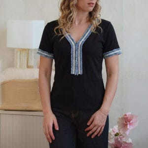 Lux By Dessi felső - fekete kék hímzett szegéllyel